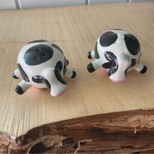 $10 SALE Playful Black & White Cow Salt Pepper Shaker Set Vintage Funny Cartoon